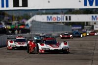 Porsche Penske builds "catch me if you can" lead at Sebring: 8-hour report